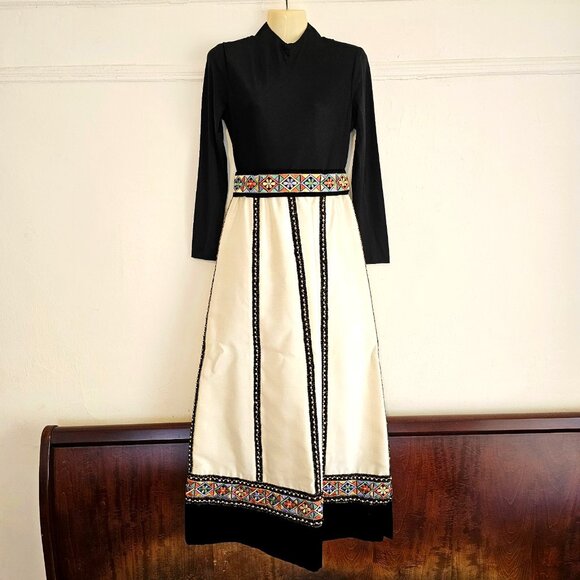Vintage 1960s Hong Kong Hostess Maxi Gown Dress sz S Embroidered Black Cream - Picture 2 of 12